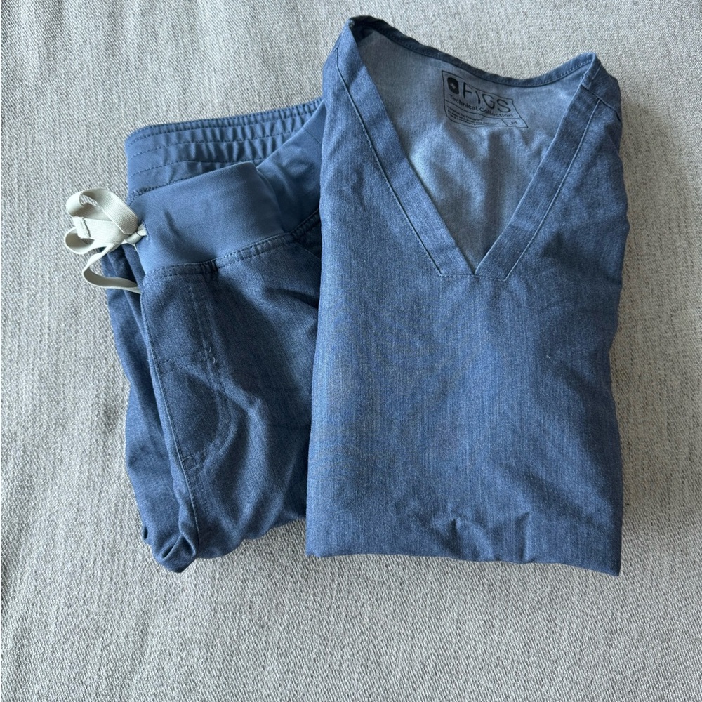 Denium size M FIGS scrub set